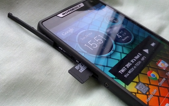 MicroSD slot (Слот для карт памяти)